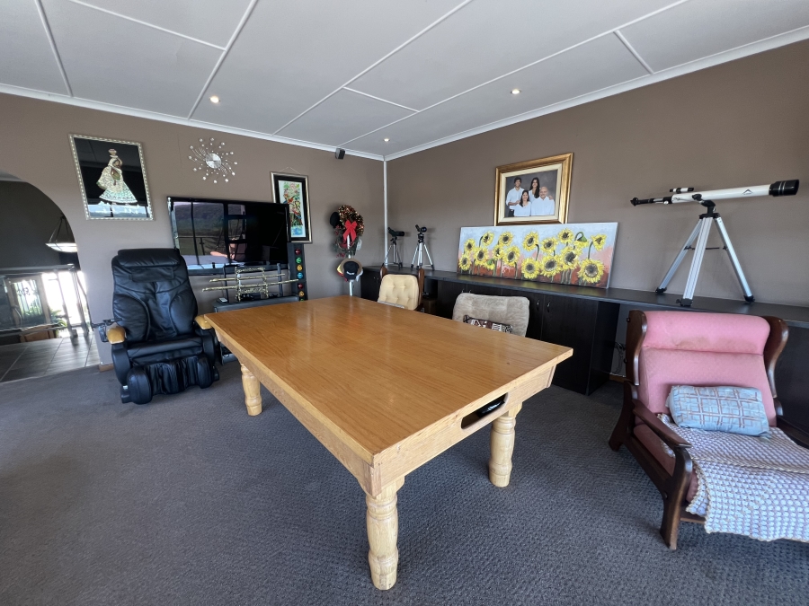 4 Bedroom Property for Sale in Bonza Bay Eastern Cape